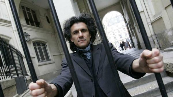 الجزائر: اختفاء السيارة التى تحمل استمارات المرشح الرئاسي رشيد نكاز