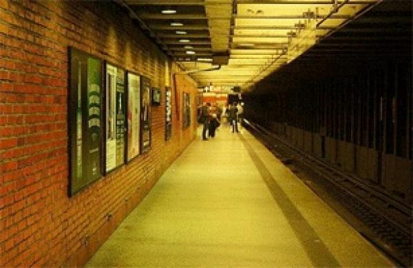 فيديو::صورة رجل قبل أن يصدمه القطار بثوان تفجر جدلاً أخلاقياً واسعاً