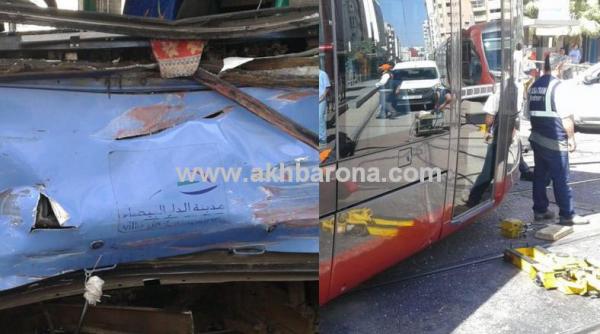 عاجل بالصور:ترام الدار البيضاء يصدم حافلة نقل حضري وهذا عدد الضحايا