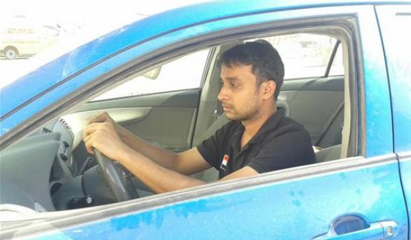 هندي يحصل على رخصة القيادة بعد 27 محاولة