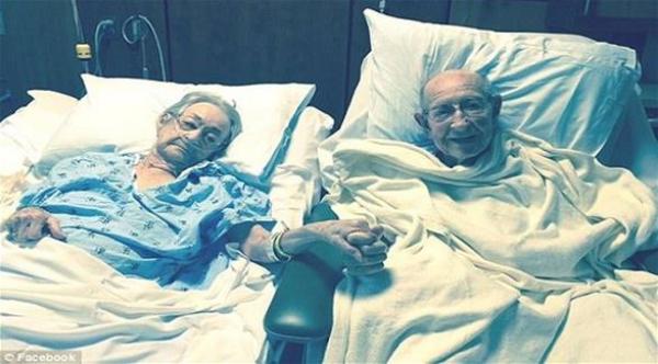 تسعيني يبكي فرحاً بعد أن التم شمله مع زوجته في المستشفى