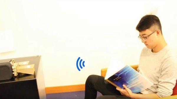 العلماء يطورون جهازا يكشف العواطف البشرية بدقة عالية