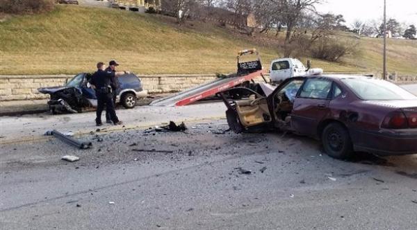 تتلف سبع سيارات خلال محاولة ركن سيارتها