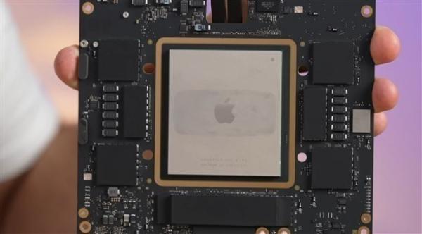 أبل تنافس إنتل بشريحة إلكترونية لأجهزة الكمبيوتر
