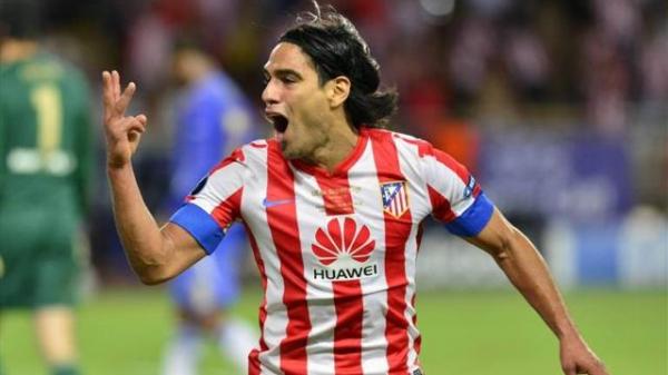 مفاجأة ..برشلونة يعرض فيا وسانشيز مقابل  "النمر" فالكاو !