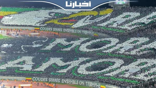 الجماهير الرجاوية تبدع بتيفوهات خيالية قبل مواجهة حوريا كوناكري