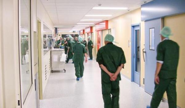 نقابة: "غياب الإرادة لمحاربة الفساد ووضع حد للتلاعب بمصير الأطر الطبية" بوزارة الصحة