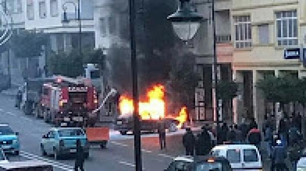 احتراق سيارة بمنطقة الجيراري بطنجة يخلف حالة من الخوف والهلع