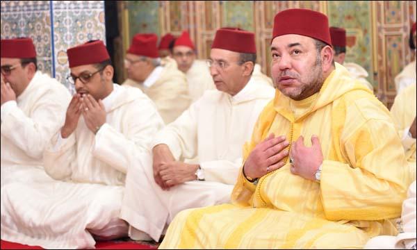 الملك محمد السادس يُؤدي صلاة الجمعة بالضويات