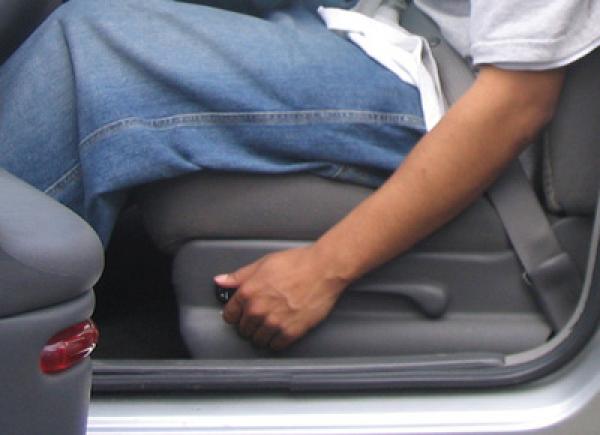 الضبط الصحيح لمقعد السيارة يجنبك آلام الظهر