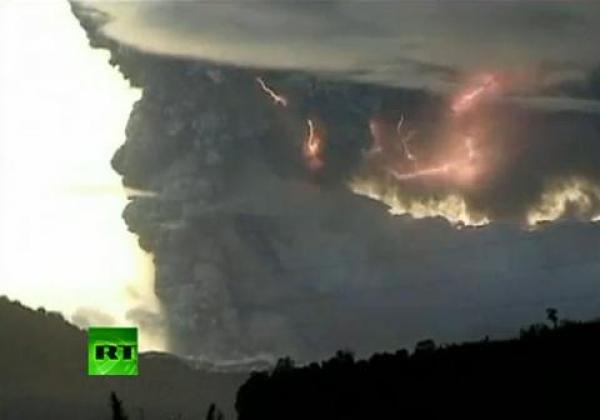 مشاهد مروعة لثوران بركان خامد في تشيلي