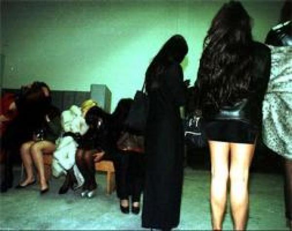 35 ألف مغربية محتجزة في ملاهي الأردن 