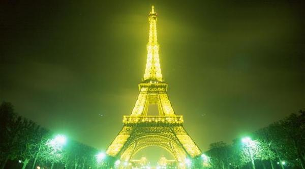 إغلاق برج إيفل بسبب إضراب العمال