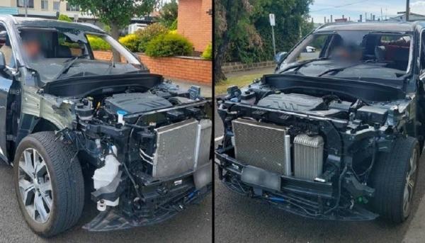 متجاهلة تحذيرات الشرطة.. امرأة تتحدى الخطر وتقود سيارة متهالكة في أستراليا