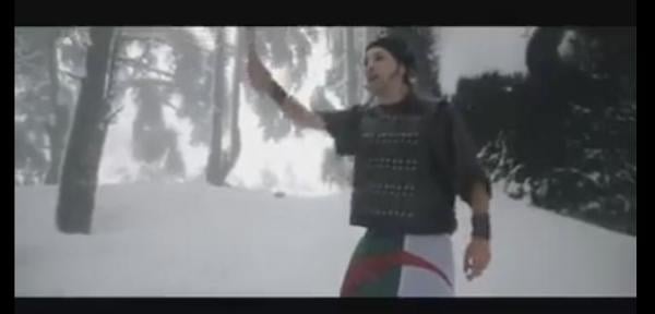 شباب جزائريون يسخرون من خروج منتخب بلادهم من الكاف