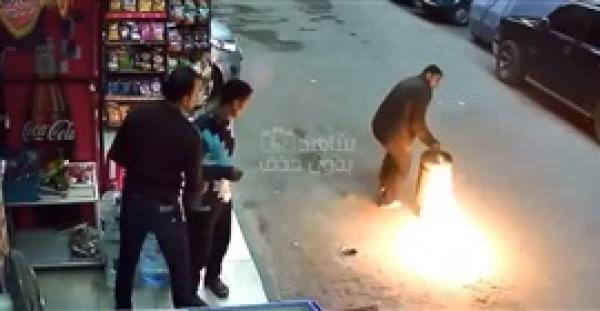 شاهد كيف تعامل مواطنون مع أنبوبة غاز مشتعلة ومعرضة للانفجار (فيديو)
