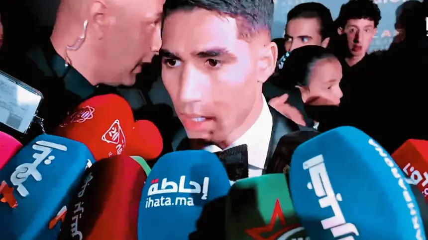 حكيمي يعبر عن سعادته بعد التتويج بالكرة الذهبية وهذا ماقاله عن موعد عودته من الإصابة