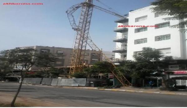 سقوط رافعة في ورش بناء وسط حي مأهول وهذا ما وقع(الصورة)