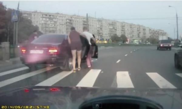 بالفيديو: شاهد أوقح وأسرع عملية اختطاف في العالم