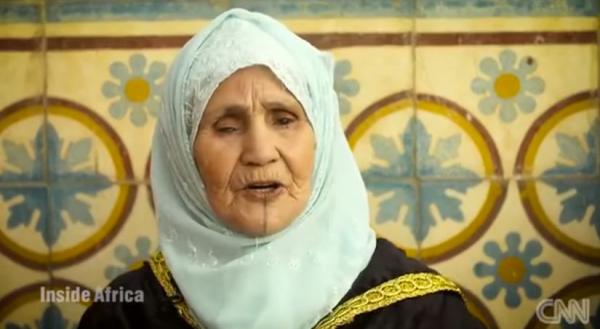 شاهد المرأة المغربية البسيطة التي أدهشت قناة أمريكية بإتقانها اللغة الإنجليزية