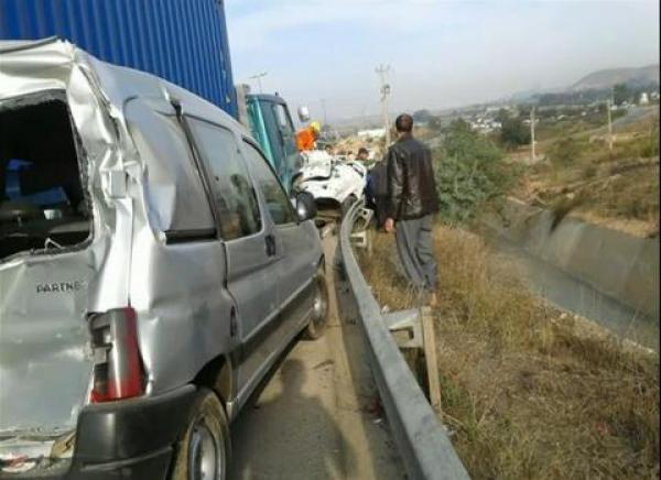 فيديو : حادثة متسلسلة العربات مرة أخرى بسلا و بنفس المكان