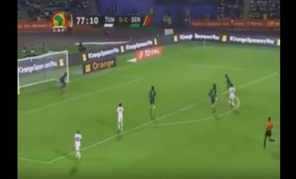 المعلق التونسي رؤوف خليف يفقد أعصابه : ينعل بو ...