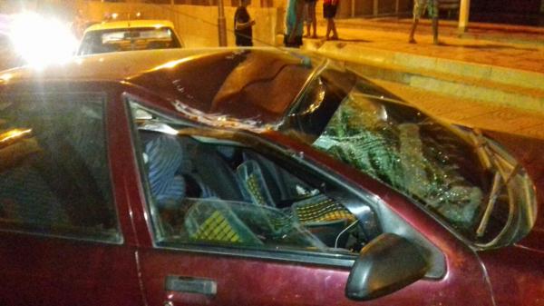 بالصور: مخمور يخرب سيارات خاصة ويرعب المواطنين بخريبكة