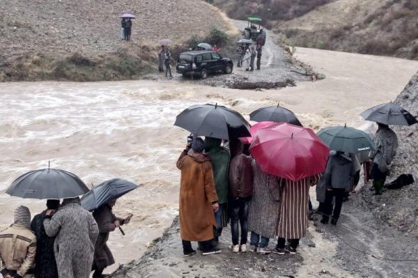 مأساة بزاكورة.. دركي شاب يفارق الحياة بعدما جرفت السيول سيارة الدورية خلال تدخل إنساني