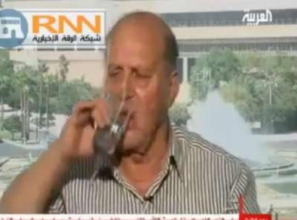 مؤيد لبشار الأسد يشرب الماء في نهار رمضان على العربية