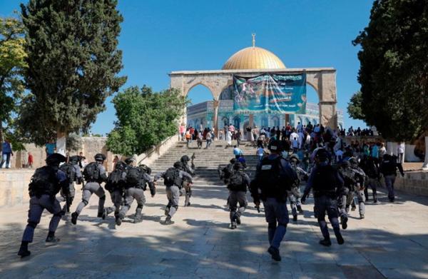 عشرات المستوطنين يقتحمون المسجد الأقصى