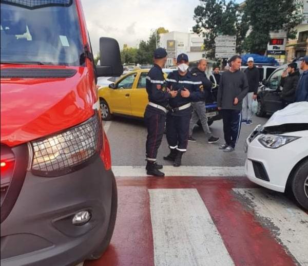 إصابة سبعة أشخاص في حادث اصطدام مثير بين مجموعة من السيارات بتطوان.. صور