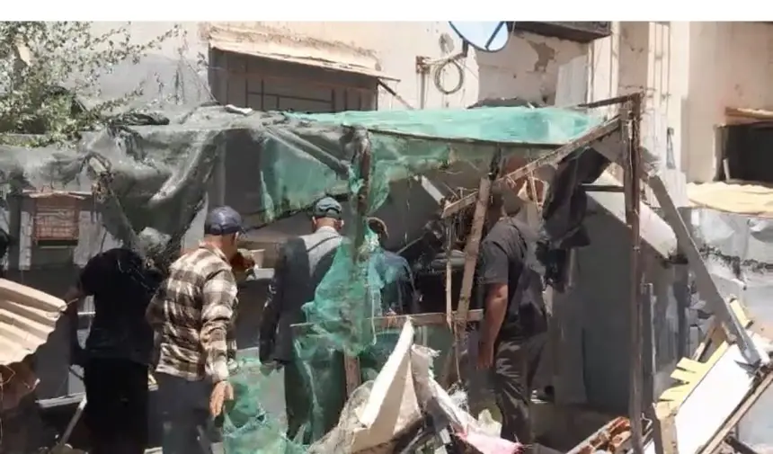 تم تحويلها من الملك العام إلى مساكن...سلطات سيدي مومن تهدم واجهات منازل تحتل أماكن عمومية لسنوات