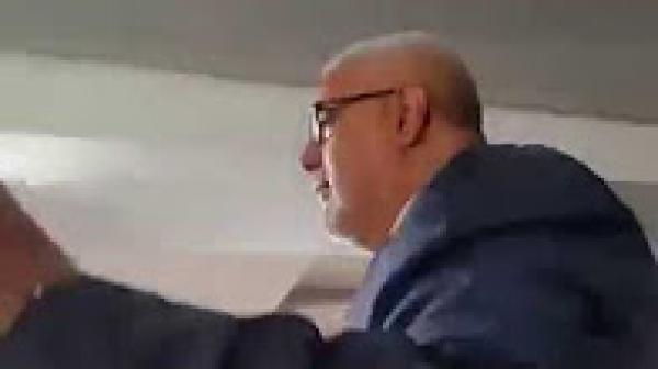 بنكيران يحمل فوق الاكتاف و يعلن أن الحكومة بالنسبة له انتهت و انتهى الكلام