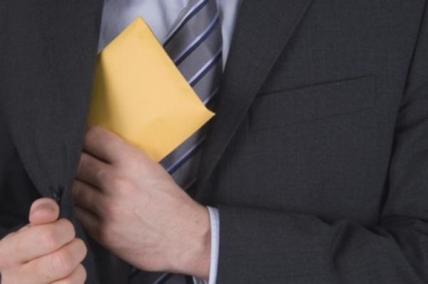 الرقم الأخضر يُطيح بمستشار جماعي ووكيل الملك يأمر بايداعه السجن 