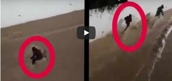 فيضانات الحسيمة كادت أن تجرف أحد الأشخاص