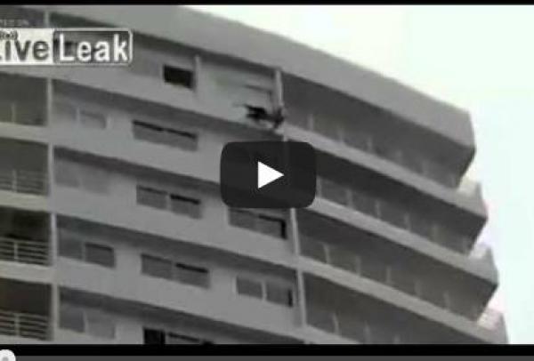 بالفيديو.. مخمور يلقى بنفسه من الدور الـ27 بعد خسارته في القمار