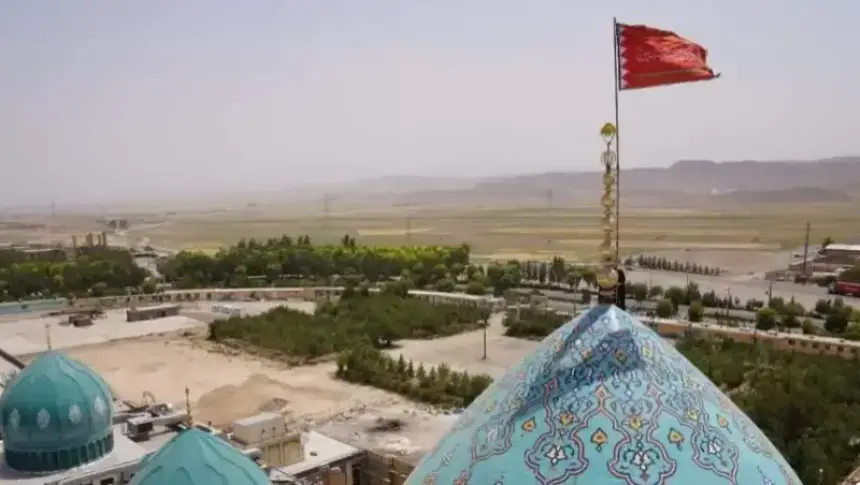 بعد الهجوم الإسرائيلي.. إيران ترفع "راية الانتقام الحمراء"