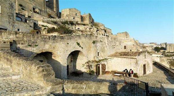  تحتاج المنازل للترميم (دايلي ميل) 