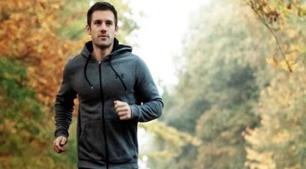 يقوم بعملية الجري يوميا لمسافة 5 كم للشفاء من آلام الركبتين