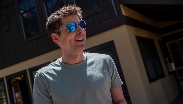 أول إقامة ذهبية في إندونيسيا تذهب إلى مدير "شات جي بي تي"