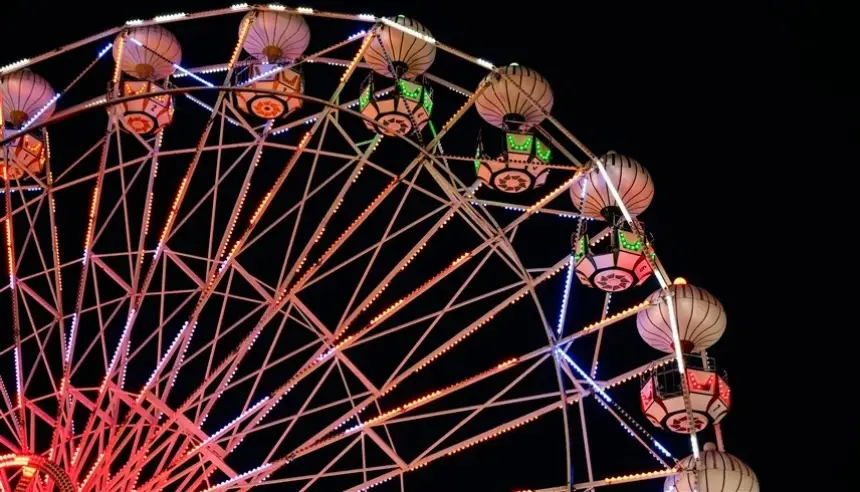 كارثة في مدينة ملاهٍ بالهند.. انهيار عجلة دوّارة يوقع عشرات المصابين