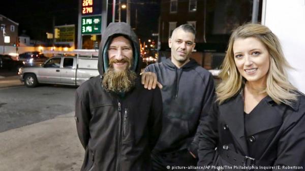 قصة "المتشرد" التي دغدغت قلوب وجيوب الملايين.. نصب واحتيال