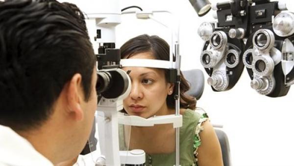 كيف تتجنب مضاعفات السكر علي "العين"