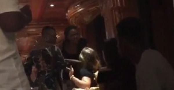 بالفيديو .. شجار نسائي بالصحون في مطعم