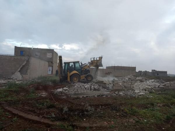السلطات المحلية بقصبة تادلة تستمر في حملتها الواسعة وتهدم 93 بناية عشوائية (صور+فيديو)