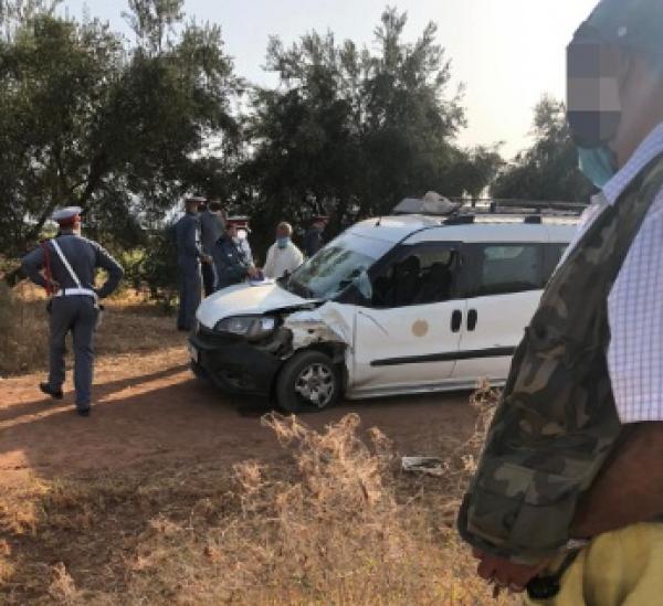 مأساة حقيقية...اصطدام مروع بين سيارة أجرة ودراجة نارية ينتهي بفاجعة