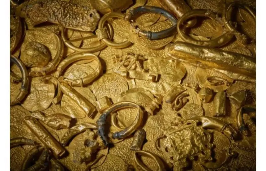 مفاجأة في أعماق البحر.. العثور على 400 قطعة نقدية ذهبية مغربية بحطام سفينة هولندية