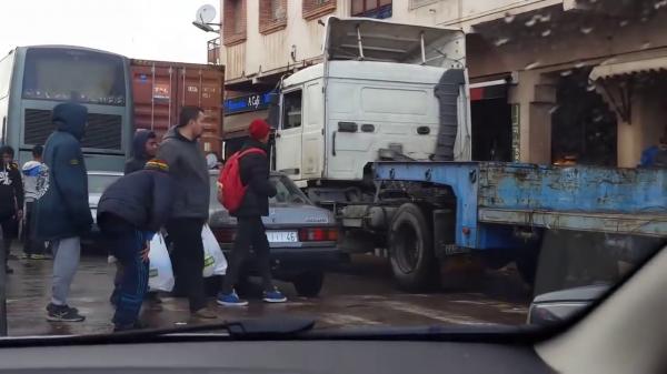 بالفيديو: حراكة يغامرون بحياتهم من أجل التسلل الى مليلية