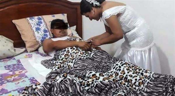 ممرضة تهرع لإنقاذ مريض مرتدية فستان زفافها