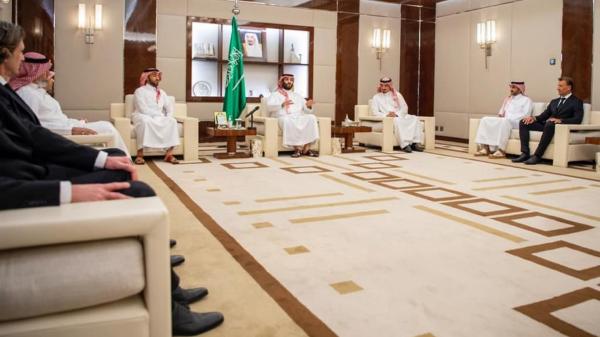 هل وجّه "بن سلمان" رسالة مُبطنة إلى "تبون" باستقباله لأفراد المنتخب السعودي؟